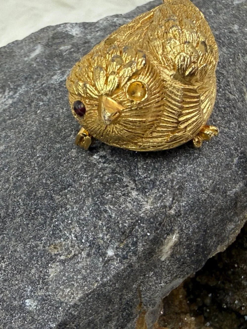 Vintage Gold Tone Figural Bird Brooch 1